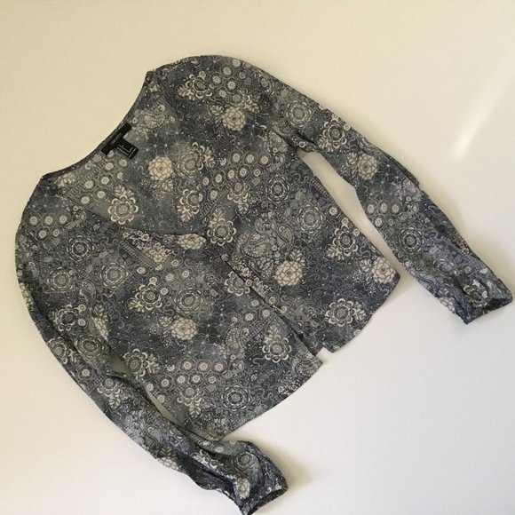 👗 Button Down Floral V-neck Blouse, Size S - Picture 6 of 9